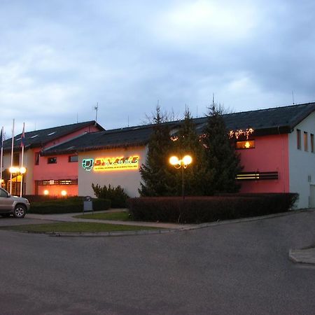 Hotel Dynamic Újtölgyes Kültér fotó