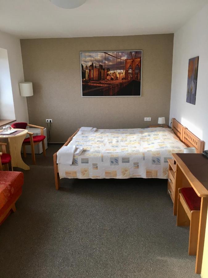 Hotel Dynamic Újtölgyes Kültér fotó