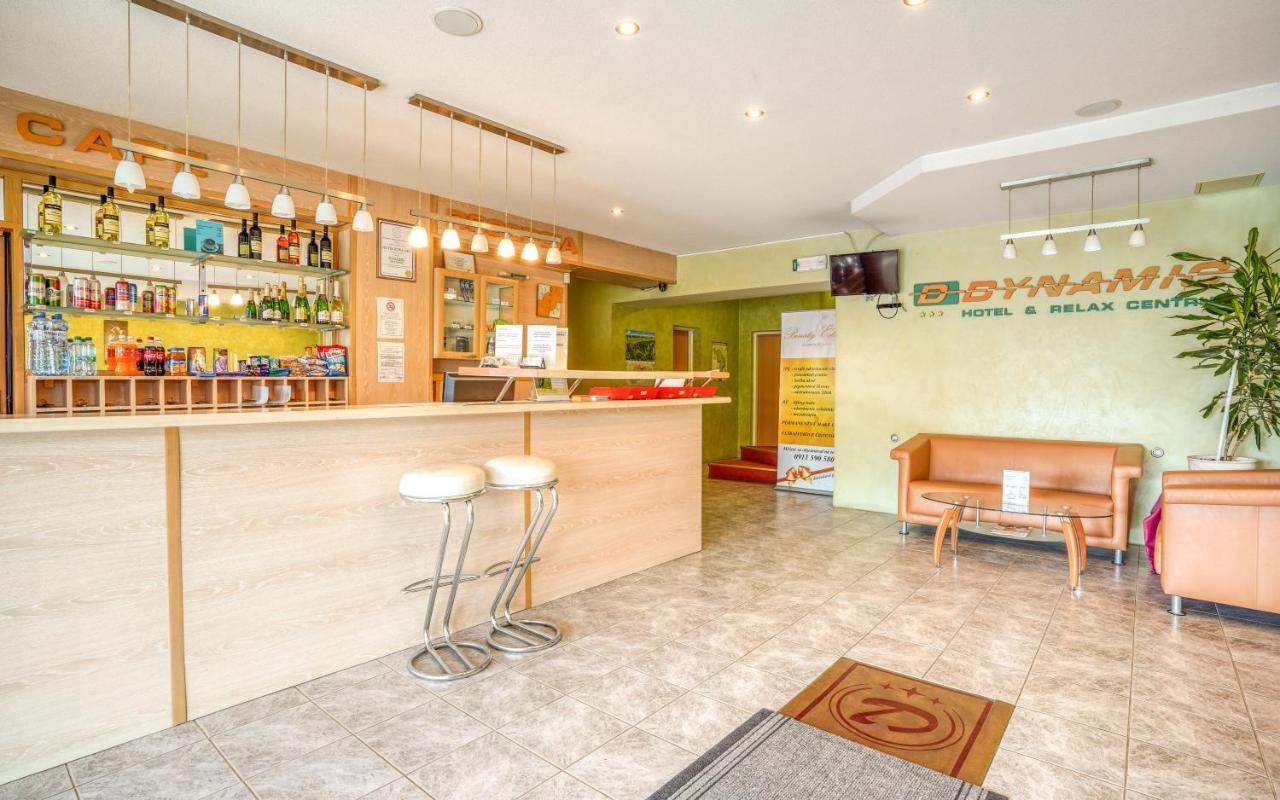 Hotel Dynamic Újtölgyes Kültér fotó
