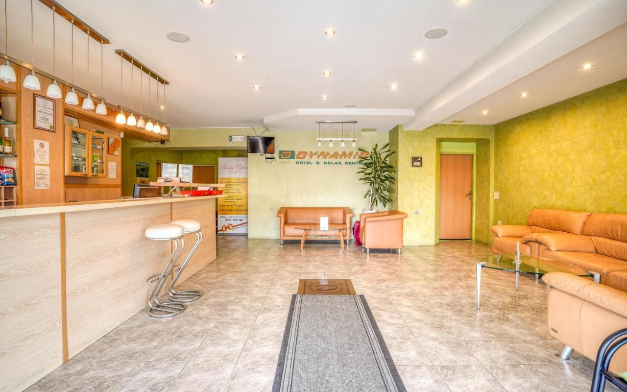 Hotel Dynamic Újtölgyes Kültér fotó