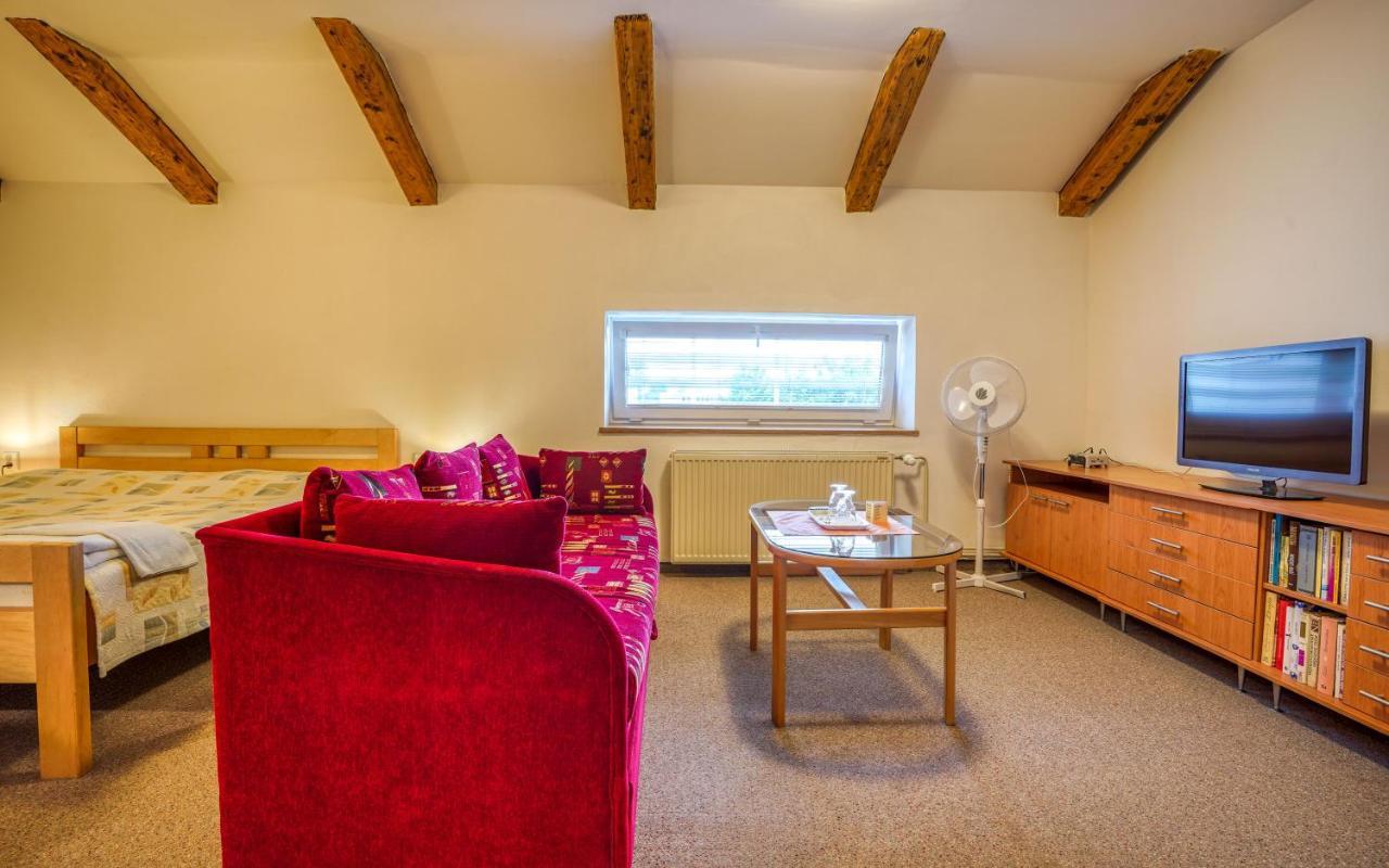 Hotel Dynamic Újtölgyes Kültér fotó