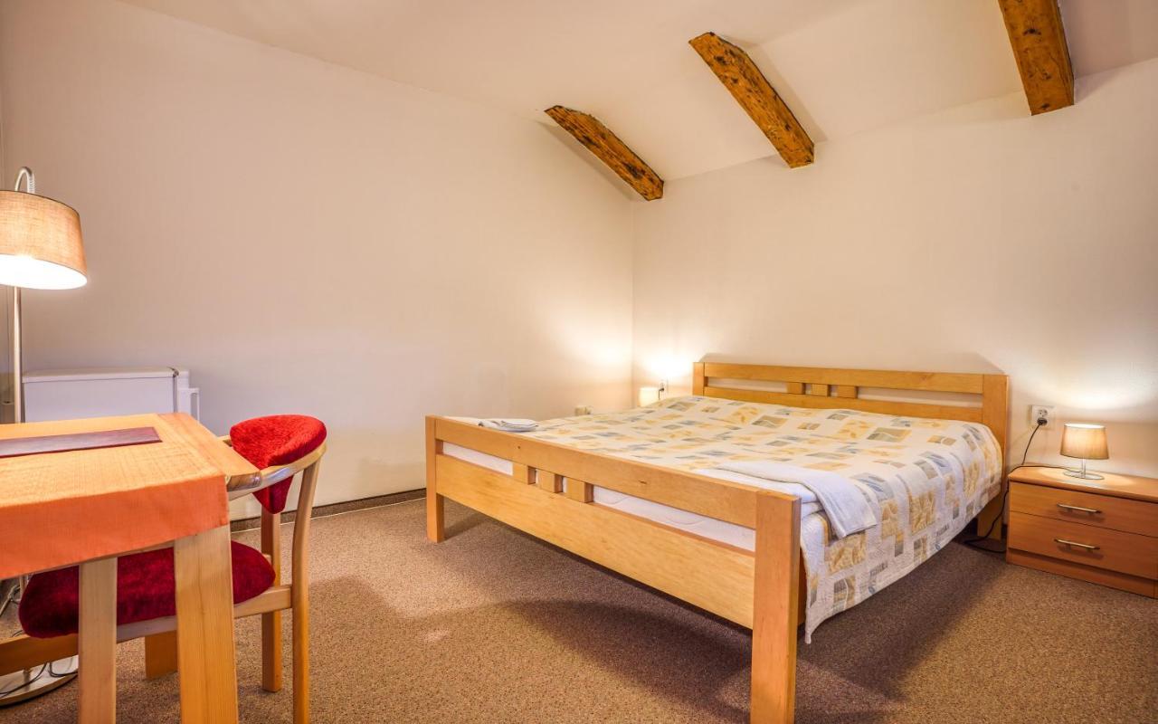Hotel Dynamic Újtölgyes Kültér fotó