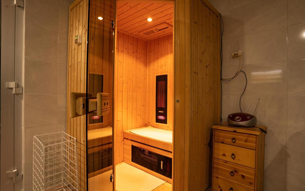 Hotel Dynamic Újtölgyes Kültér fotó