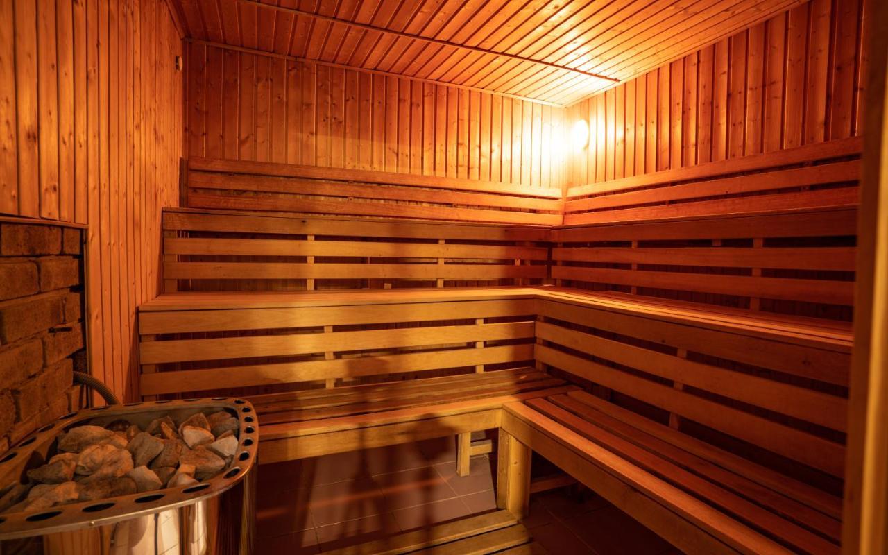 Hotel Dynamic Újtölgyes Kültér fotó