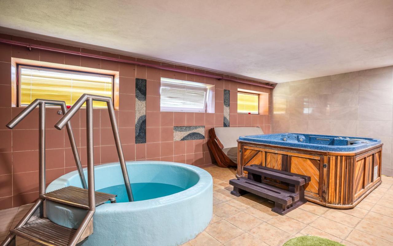 Hotel Dynamic Újtölgyes Kültér fotó