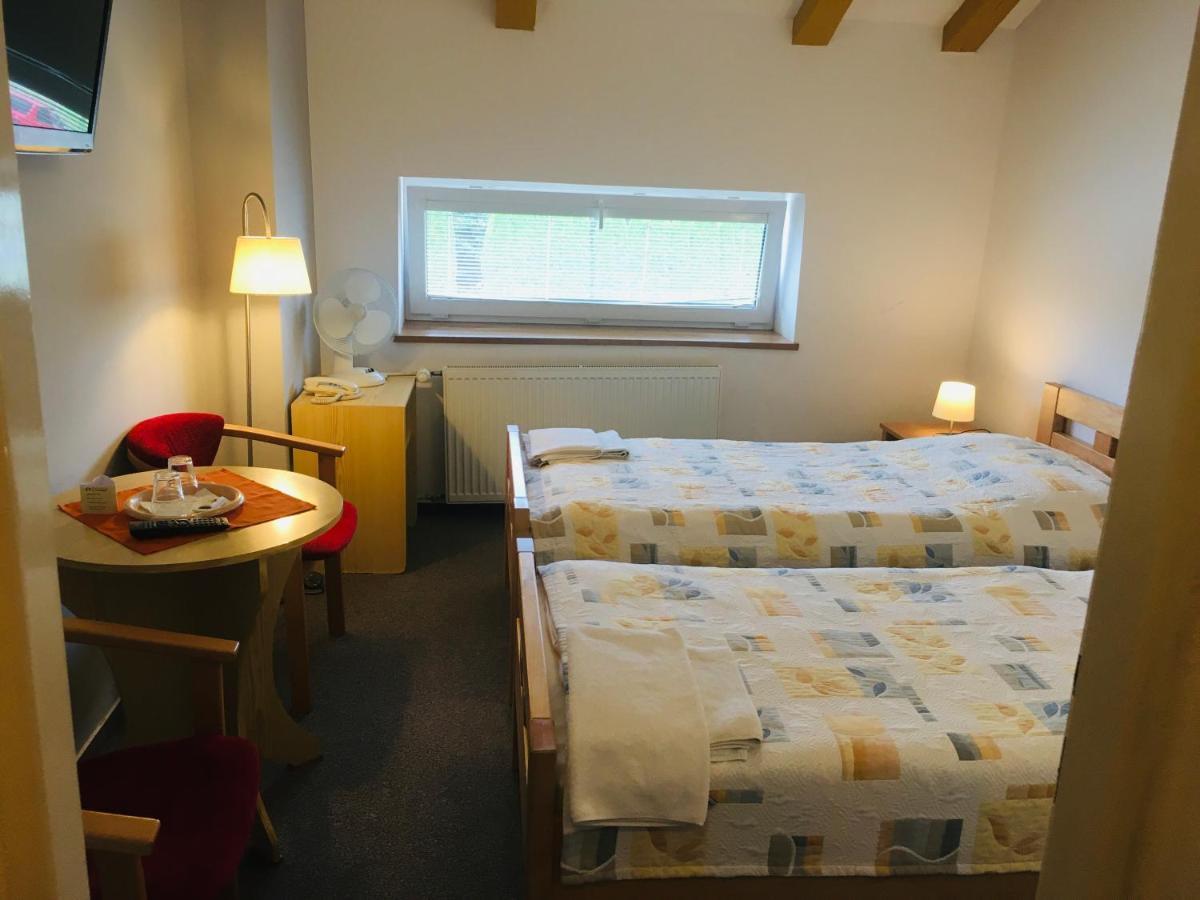 Hotel Dynamic Újtölgyes Kültér fotó