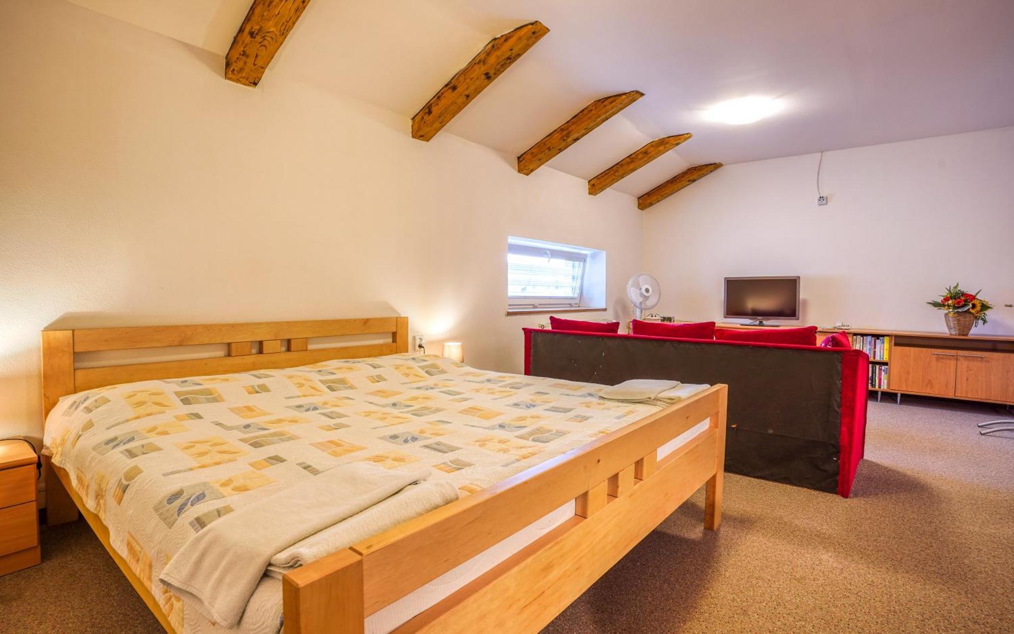 Hotel Dynamic Újtölgyes Kültér fotó