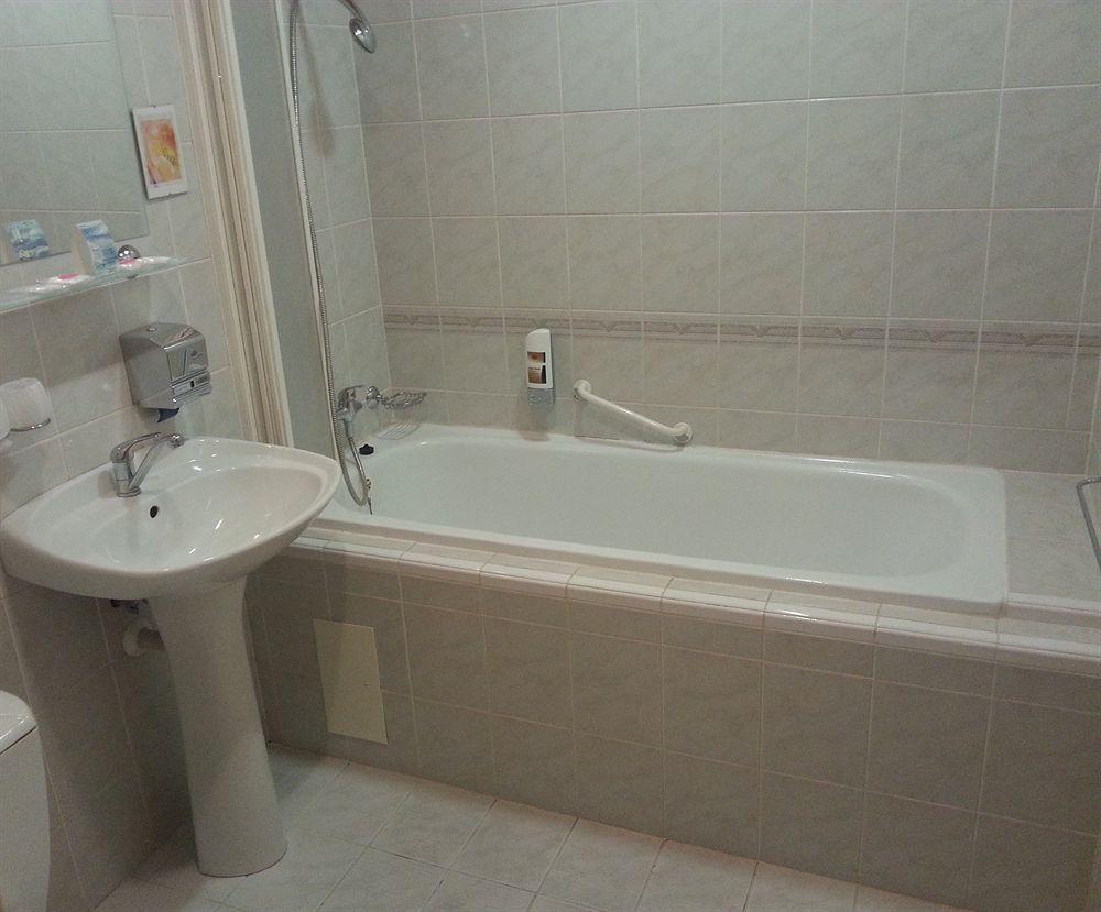 Hotel Dynamic Újtölgyes Kültér fotó