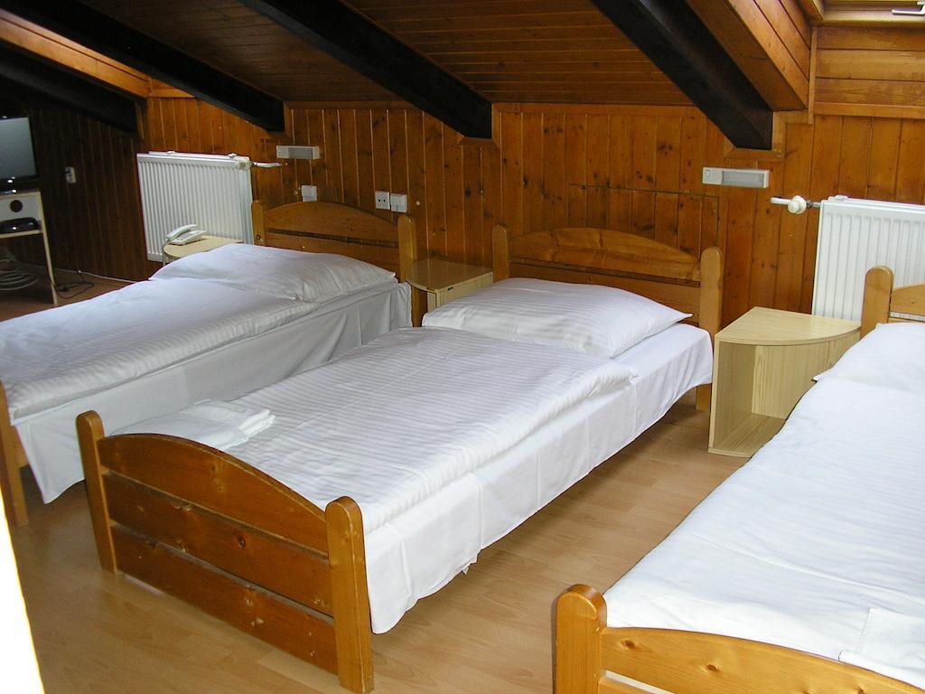 Hotel Dynamic Újtölgyes Szoba fotó